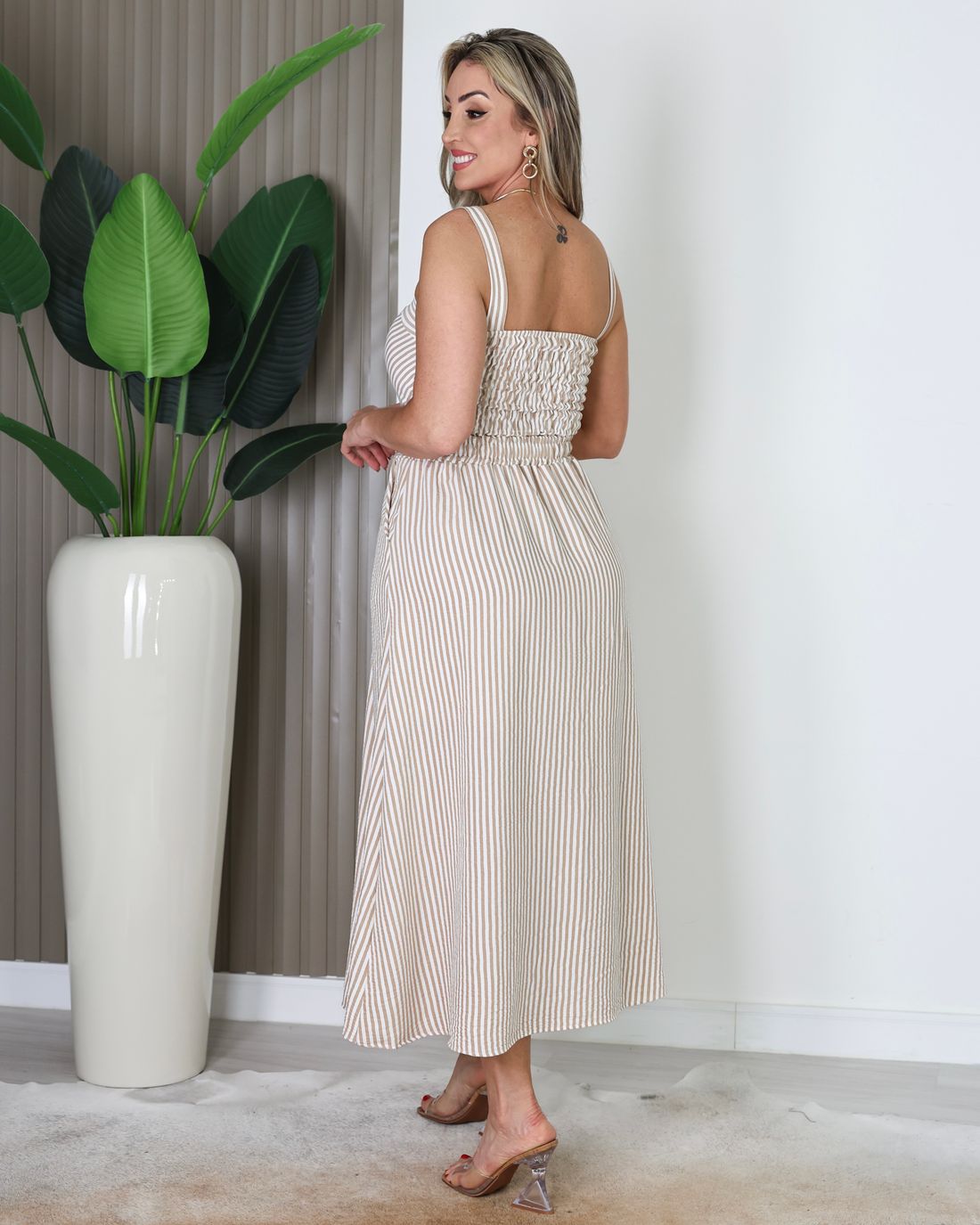 CONJUNTO SAIA E CROPPED ADRIELE - LISTRA BEGE