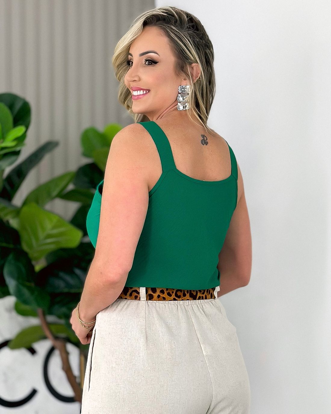 REGATA C/ DECOTE DRAPEADO VALESCA