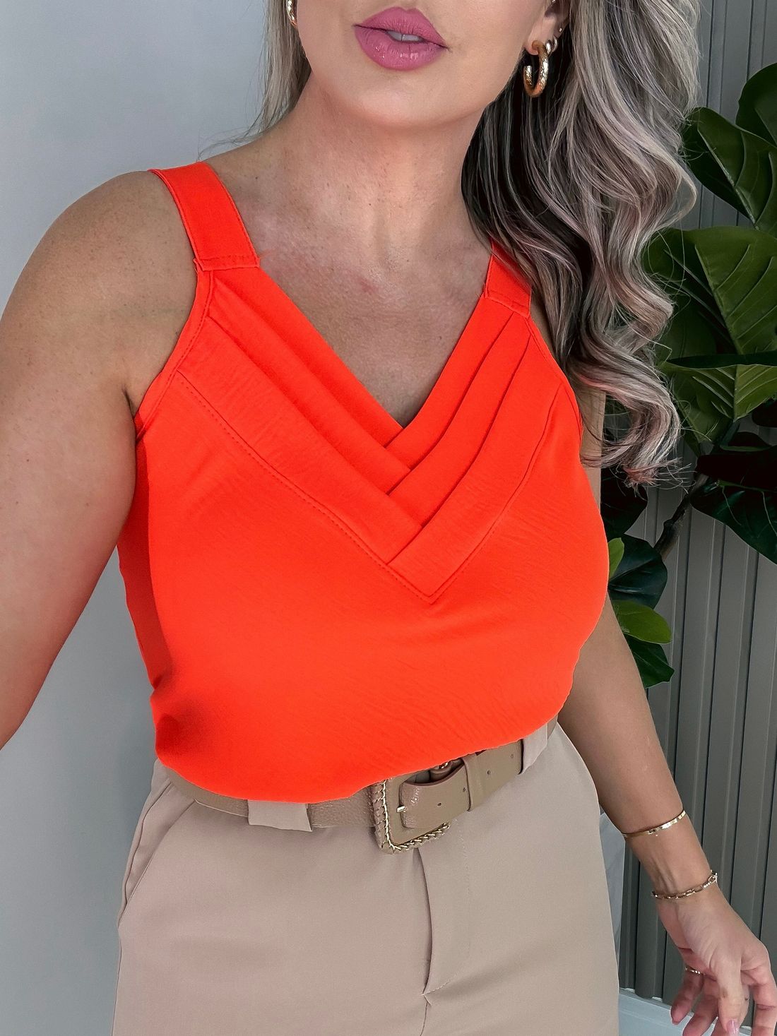 REGATA C/ DECOTE DRAPEADO VALESCA