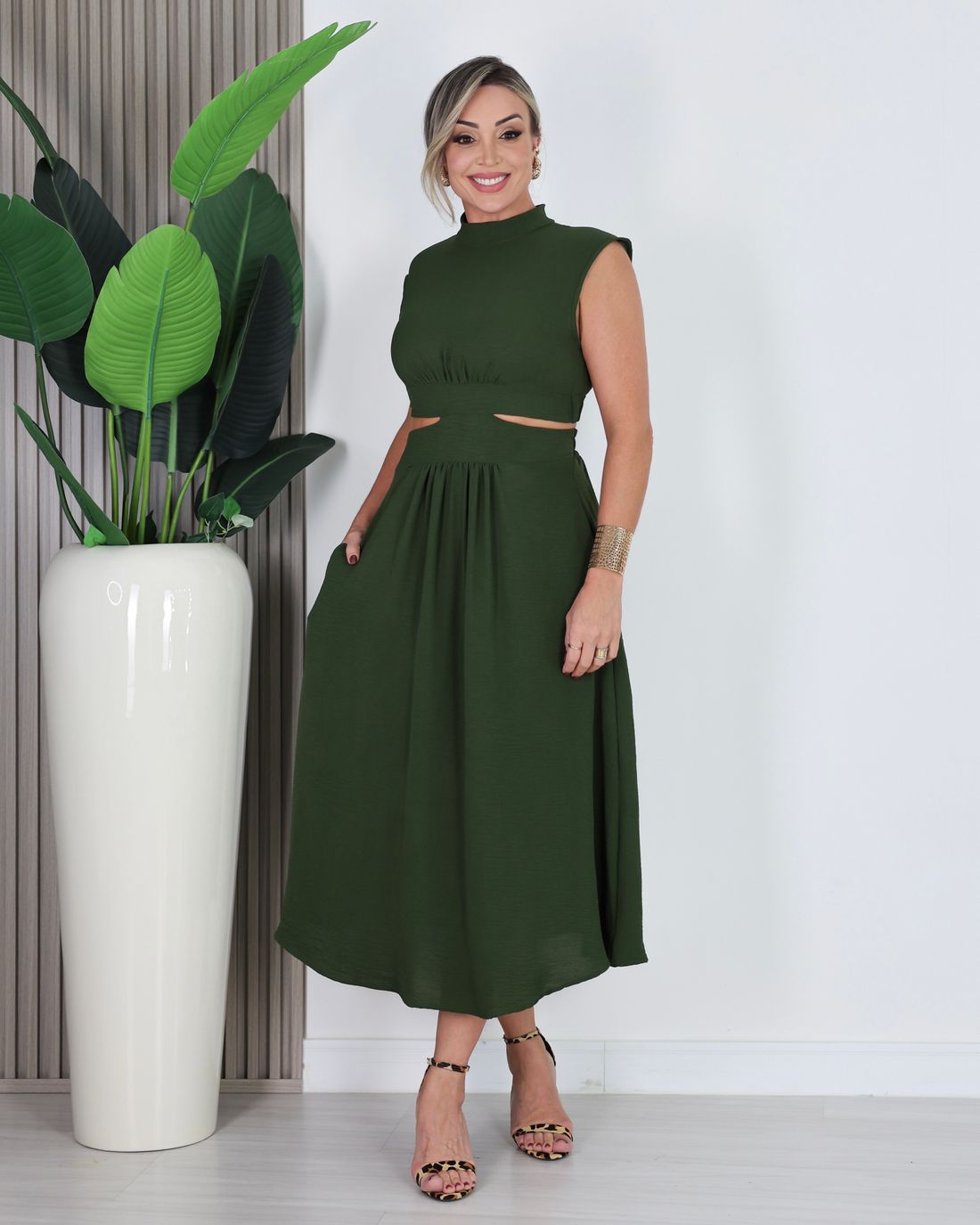 VESTIDO LONGUETE C/ RECORTES HELENA VERDE MILITAR Loja Strass