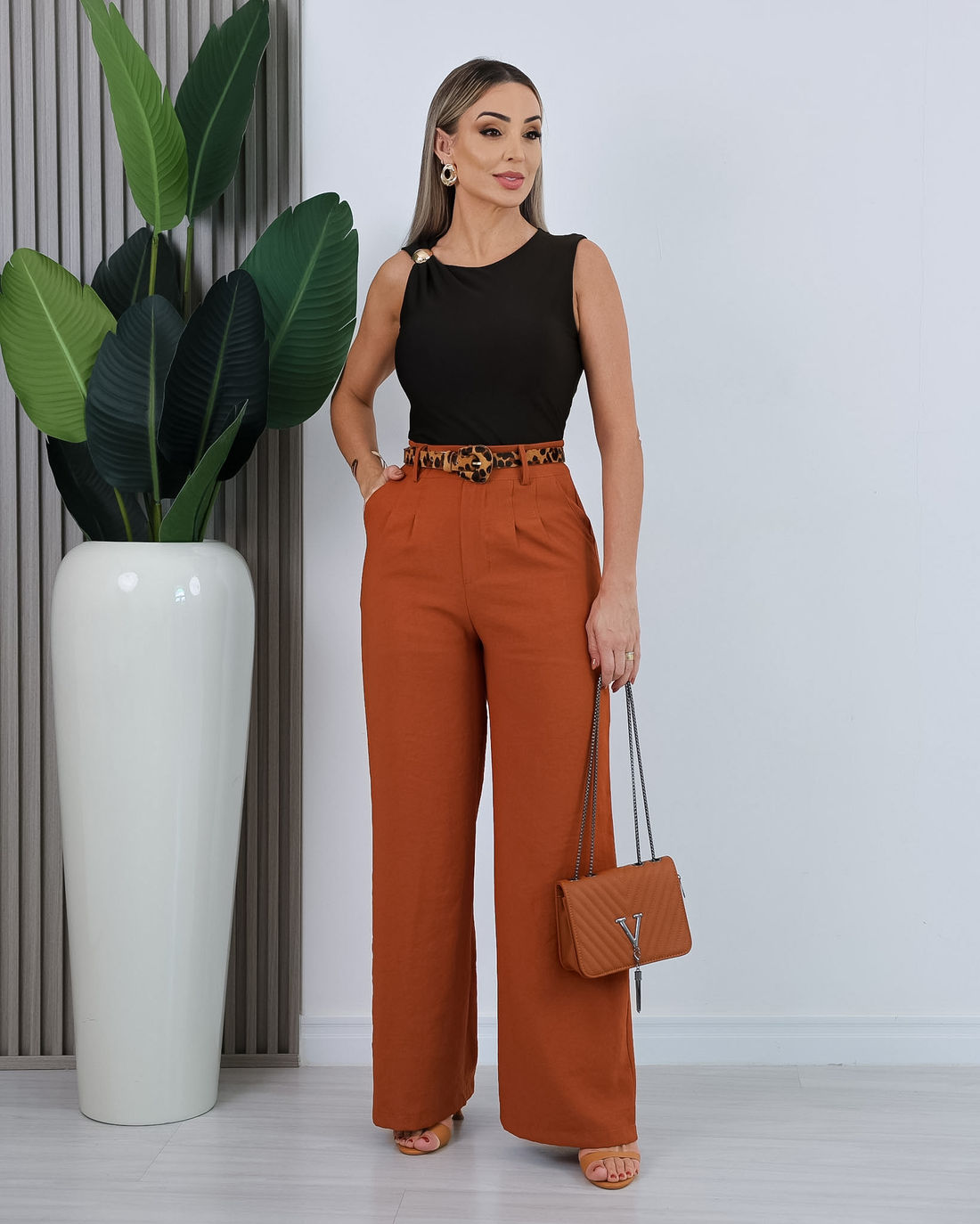 REGATA C/ FIVELA DOURADA TABATA - PRETO REGATA C/ FIVELA DOURADA TABATA - PRETO