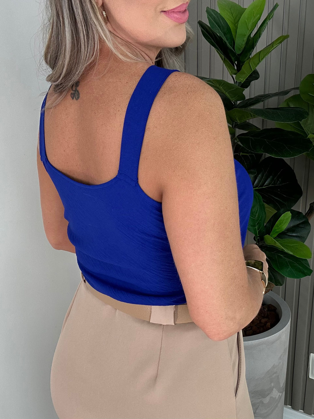 REGATA C/ DECOTE DRAPEADO VALESCA