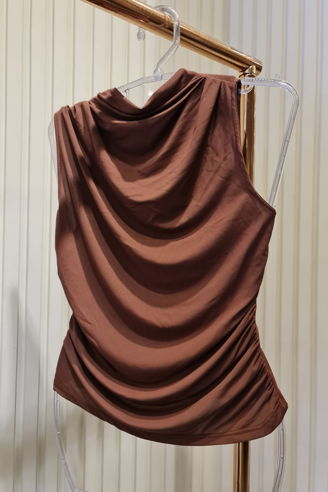 Blusa Gola Drapeada com Gola Alta 4 Cores Blusa Gola Drapeada com Gola Alta 4 Cores