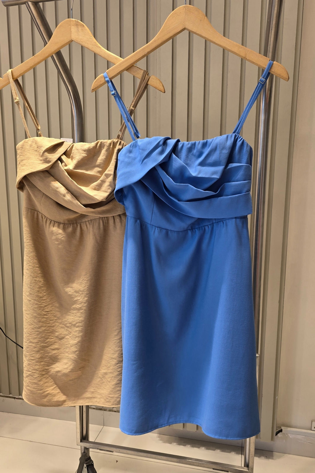 Vestido Alfaiataria Pregas 2 Cores