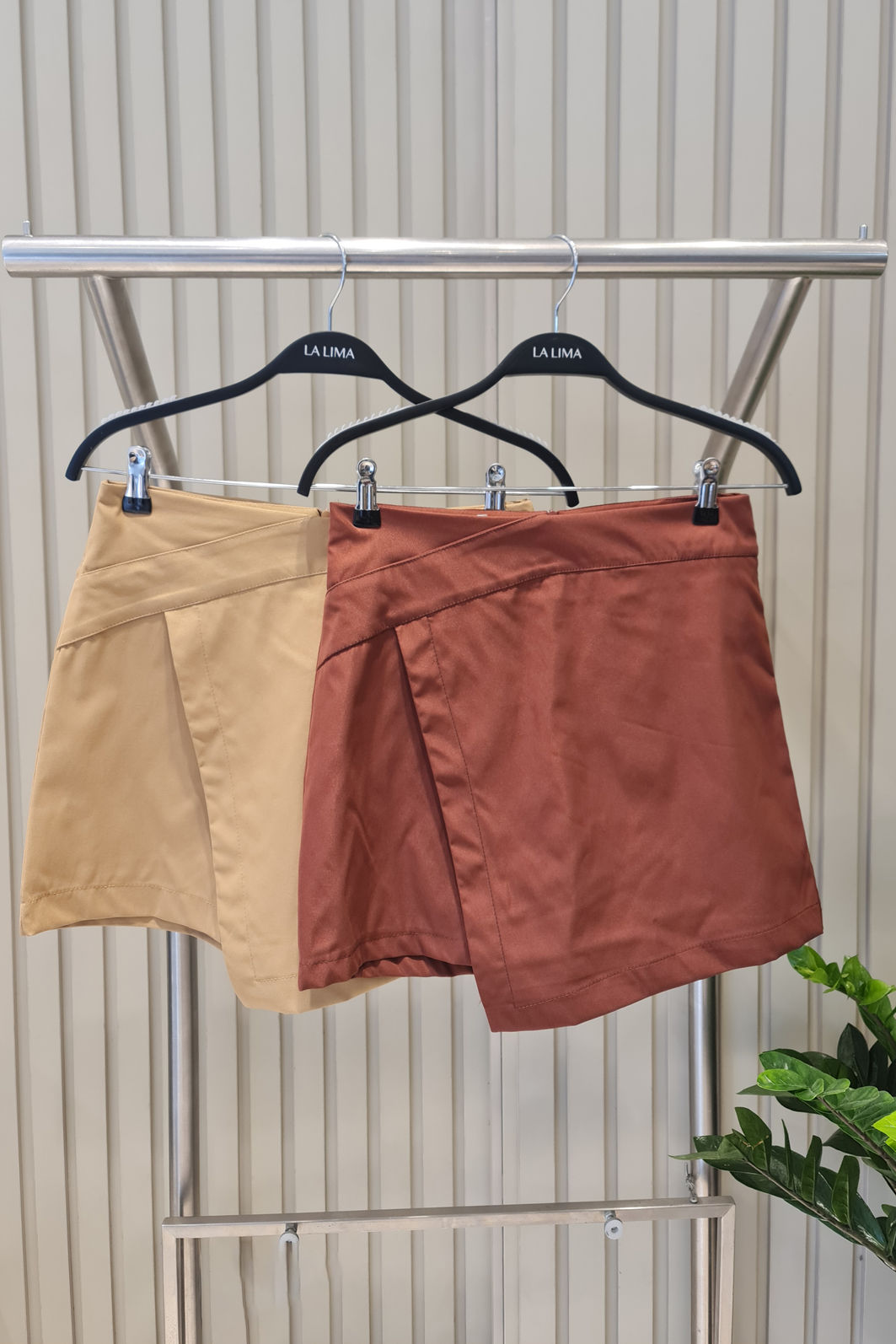 Short Saia Recortes Alfaiataria 2 Cores