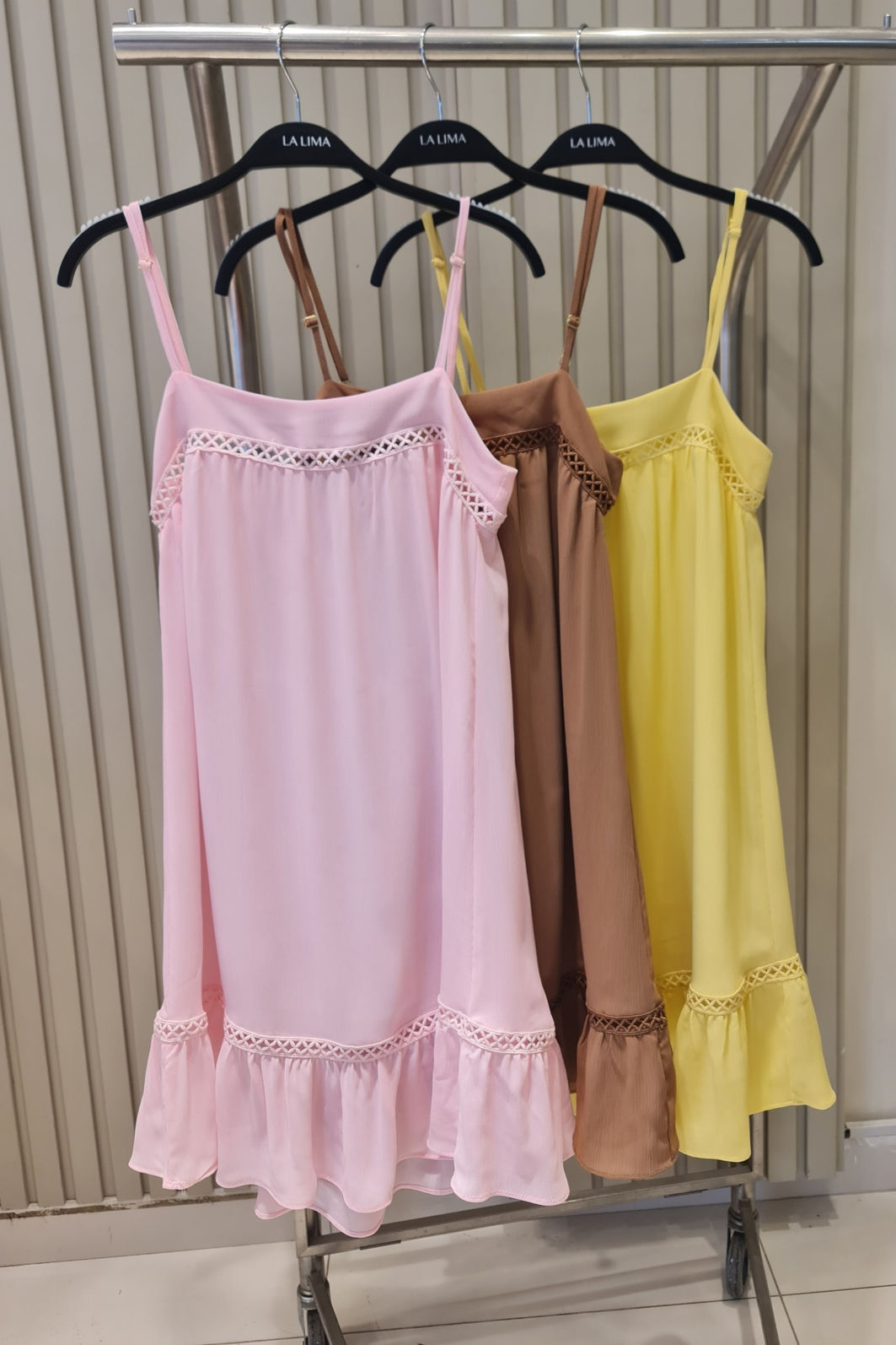 Vestido de Alças em Crepe Chiffon com Renda 3 Cores