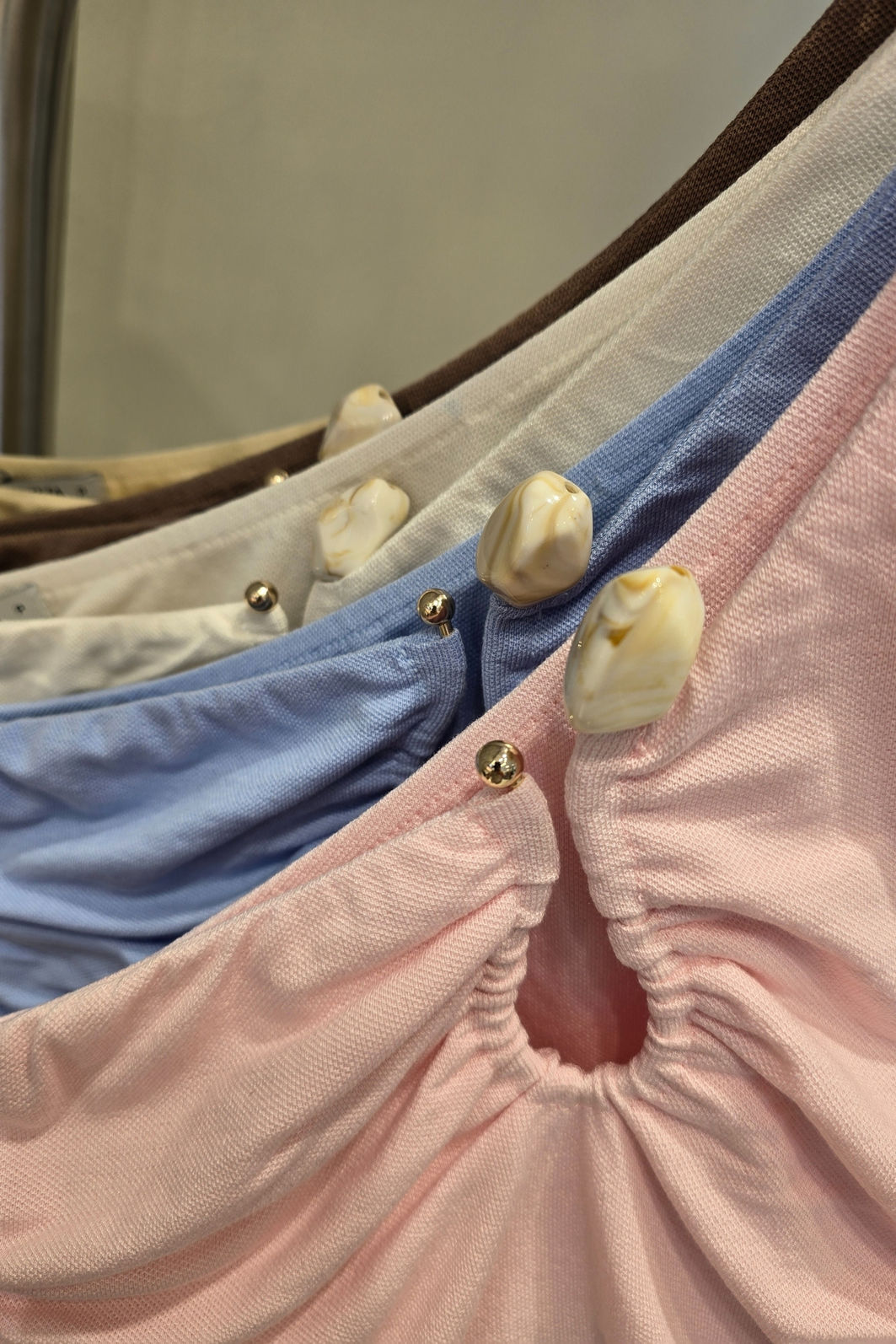 Blusa 1 Ombro com Fivela 5 Cores Blusa 1 Ombro com Fivela 5 Cores