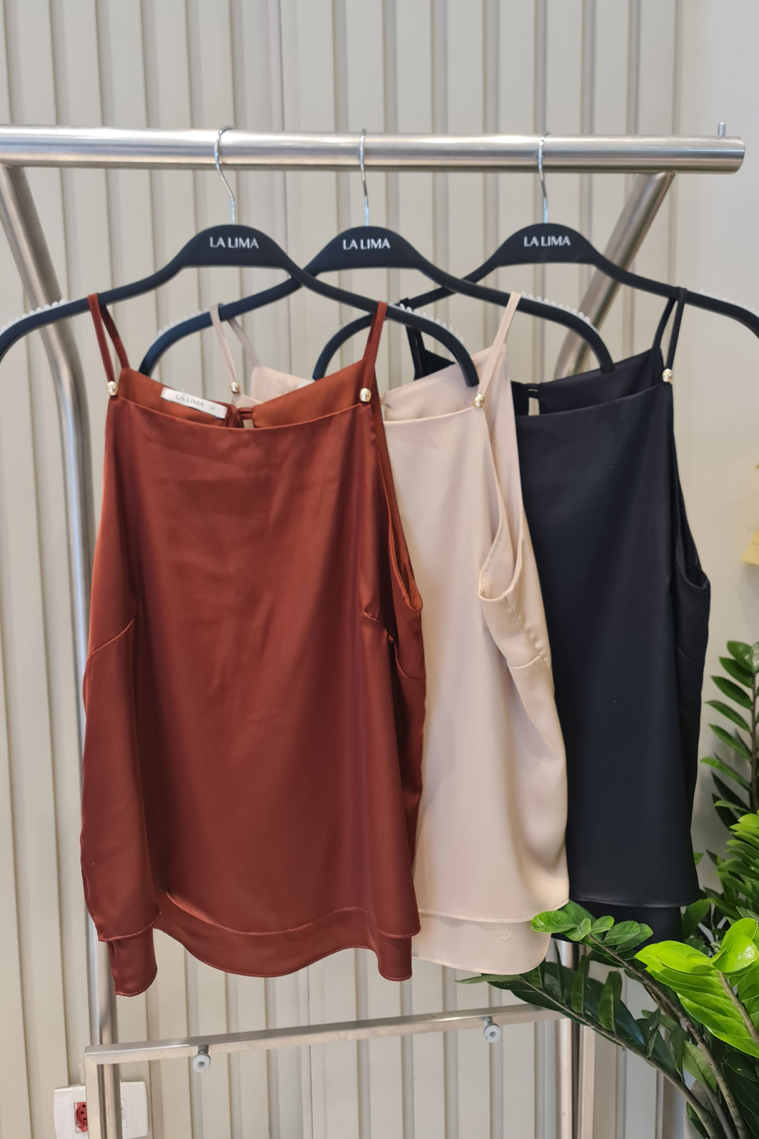 Alcinha Dupla de Cetim com Pigentes e Botão 3 Cores Alcinha Dupla de Cetim com Pigentes e Botão 3 Cores