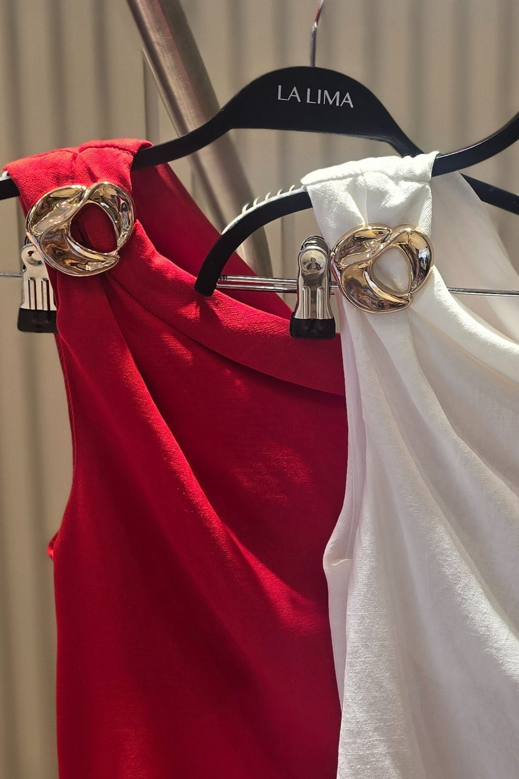 Blusa 1 Ombro Fivela Karen 2 Cores Blusa 1 Ombro Fivela Karen 2 Cores