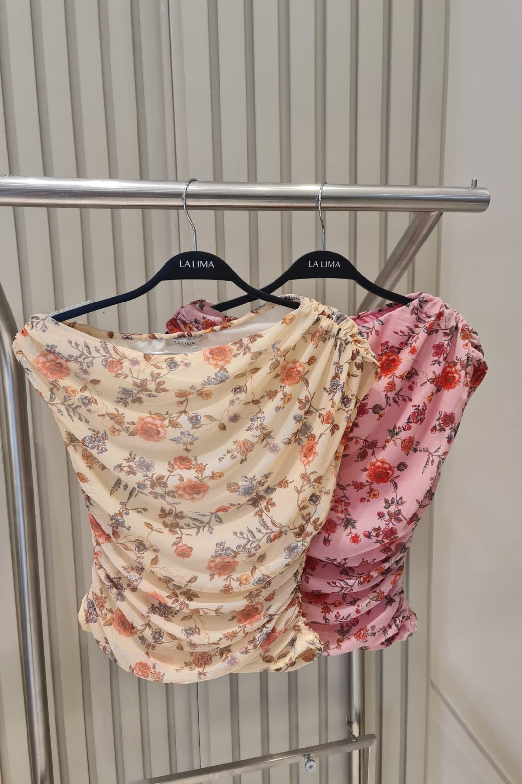 Blusa Drapeada em Tule Floral 2 Cores