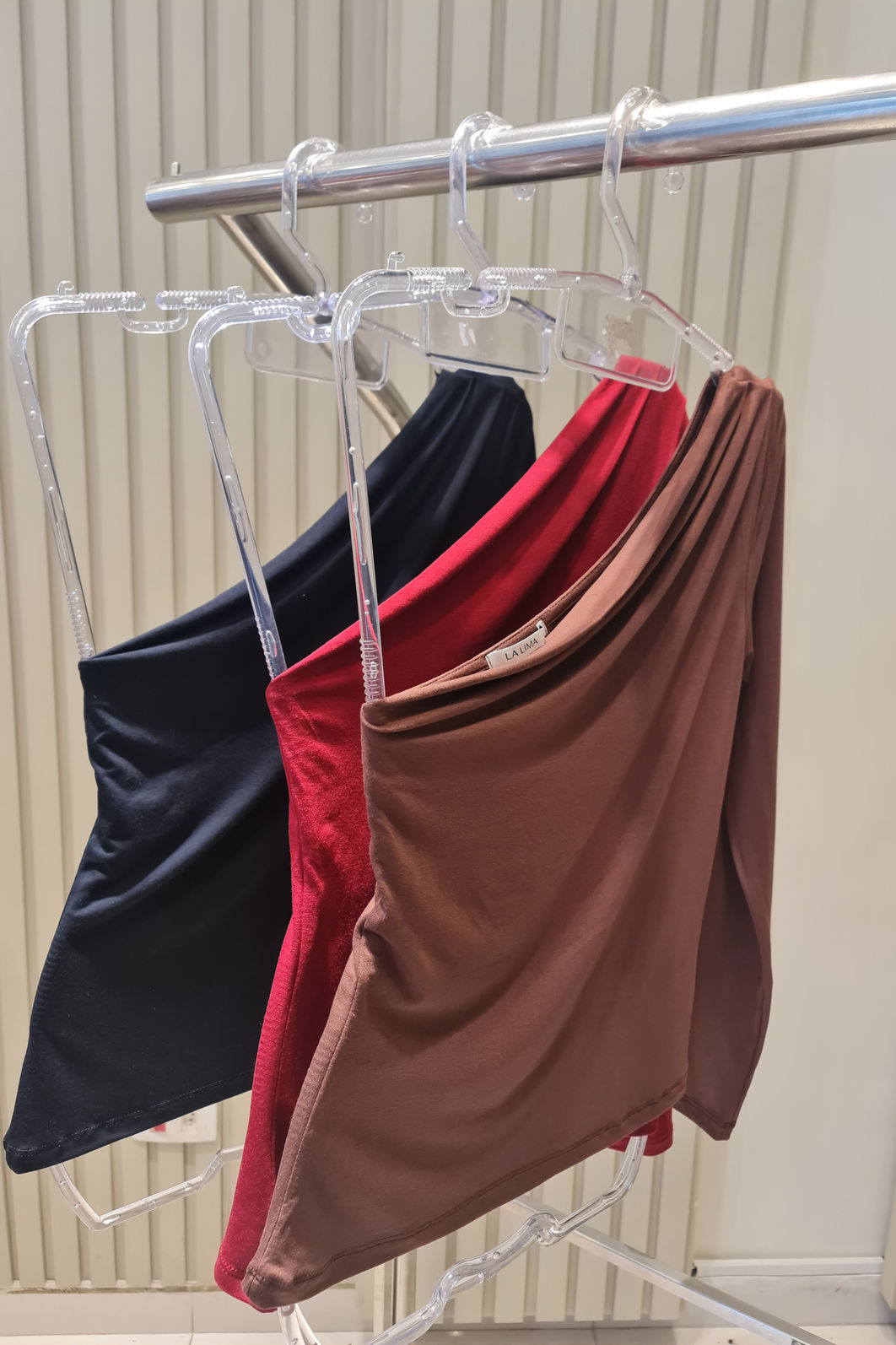 Blusa de 1 Ombro Manga Longa 3 Cores Blusa de 1 Ombro Manga Longa 3 Cores