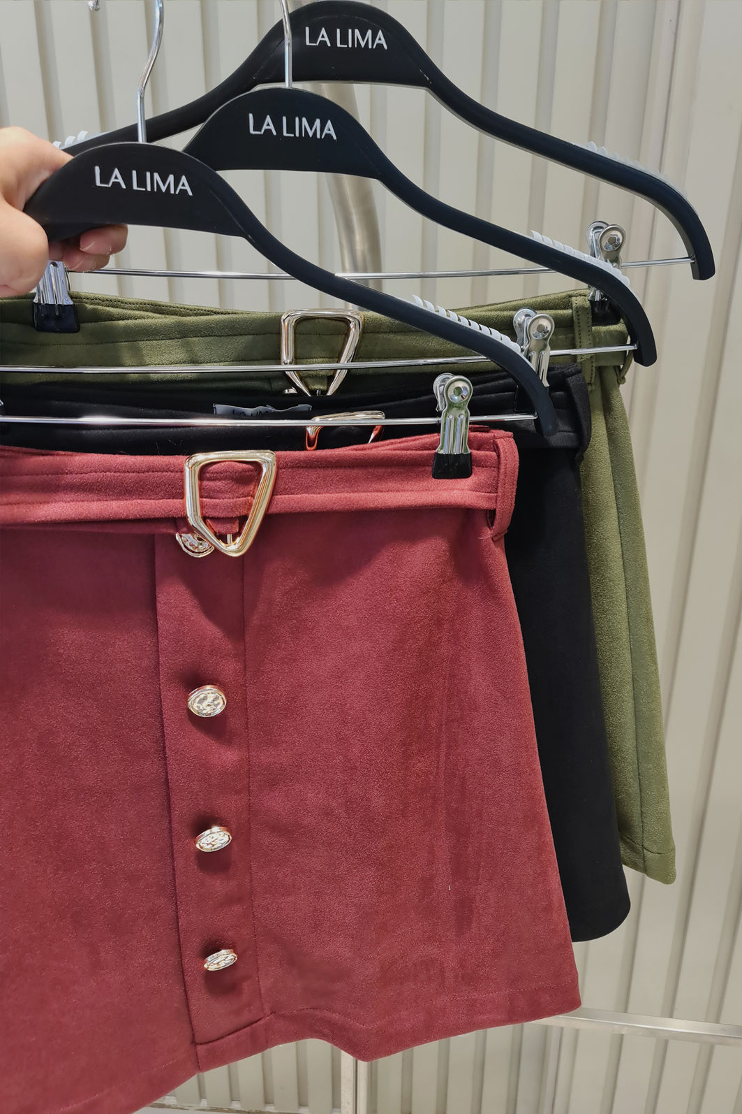 Saia Suede Cinto e Botões Dourados 3 Cores