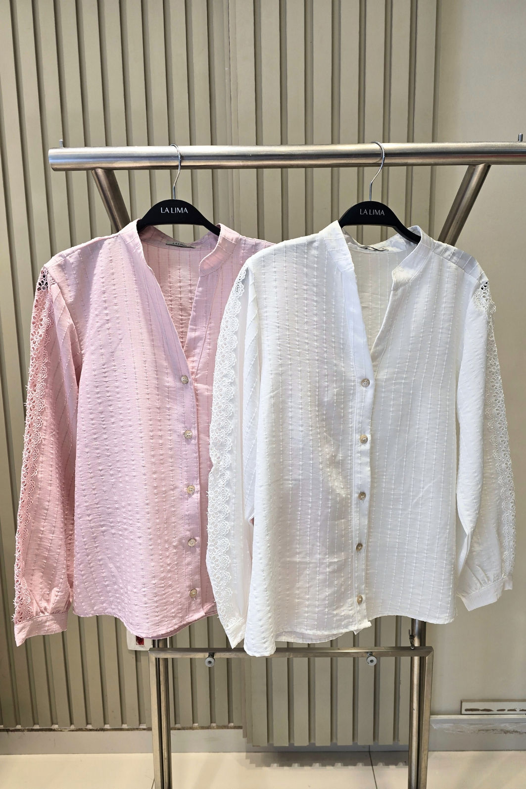 Camisa Renda Bordada 2 Cores Camisa Renda Bordada 2 Cores