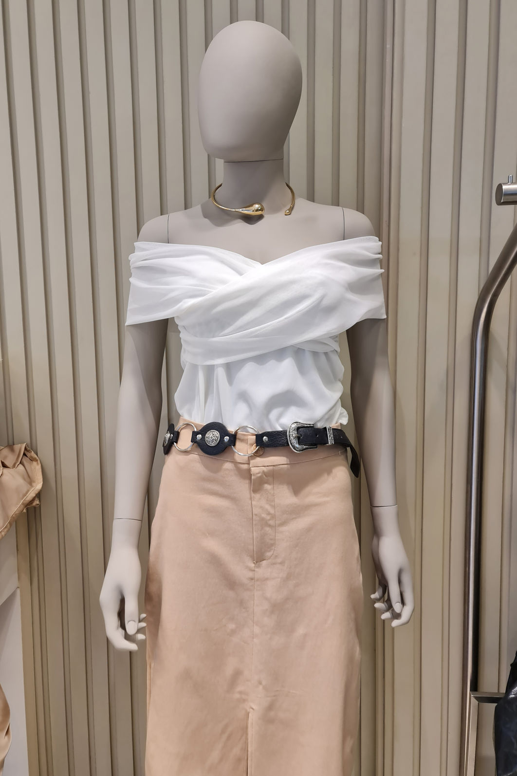 Blusa Ombro a Ombro Cruzada Tule 3 Cores Blusa Ombro a Ombro Cruzada Tule 3 Cores