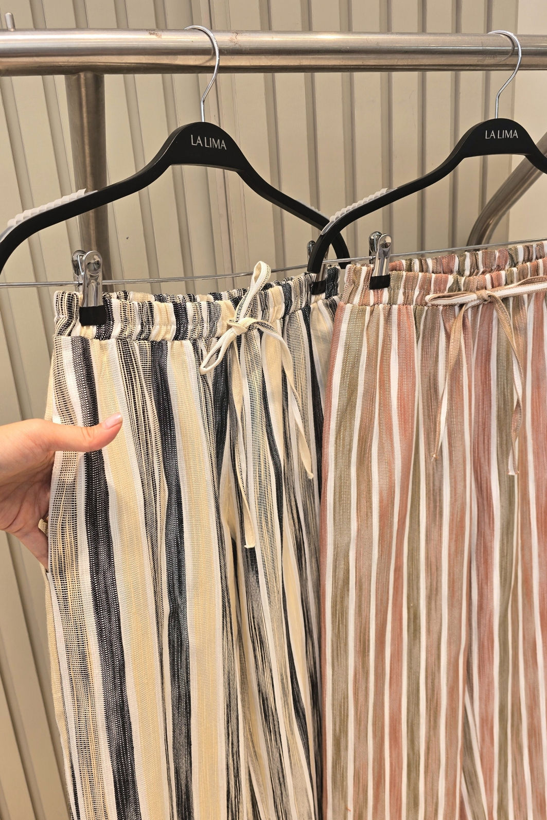 Calça Linho Listras com Cós de Elástico 2 Cores Calça Linho Listras com Cós de Elástico 2 Cores