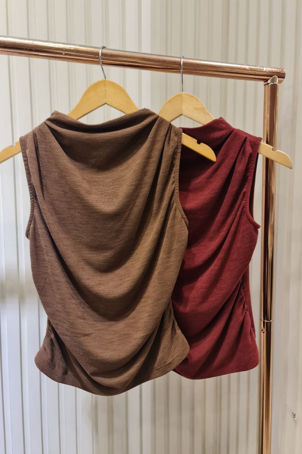 Blusa Gola Alta Drapeada Moletinho 2 Cores Blusa Gola Alta Drapeada Moletinho 2 Cores