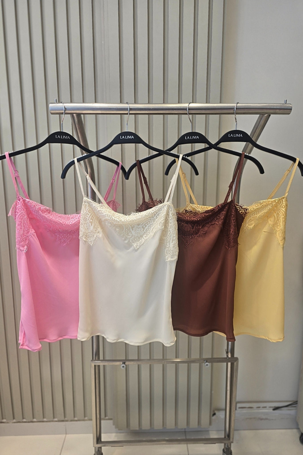 Blusa Renda Decote Reto 4 Cores Blusa Renda Decote Reto 4 Cores