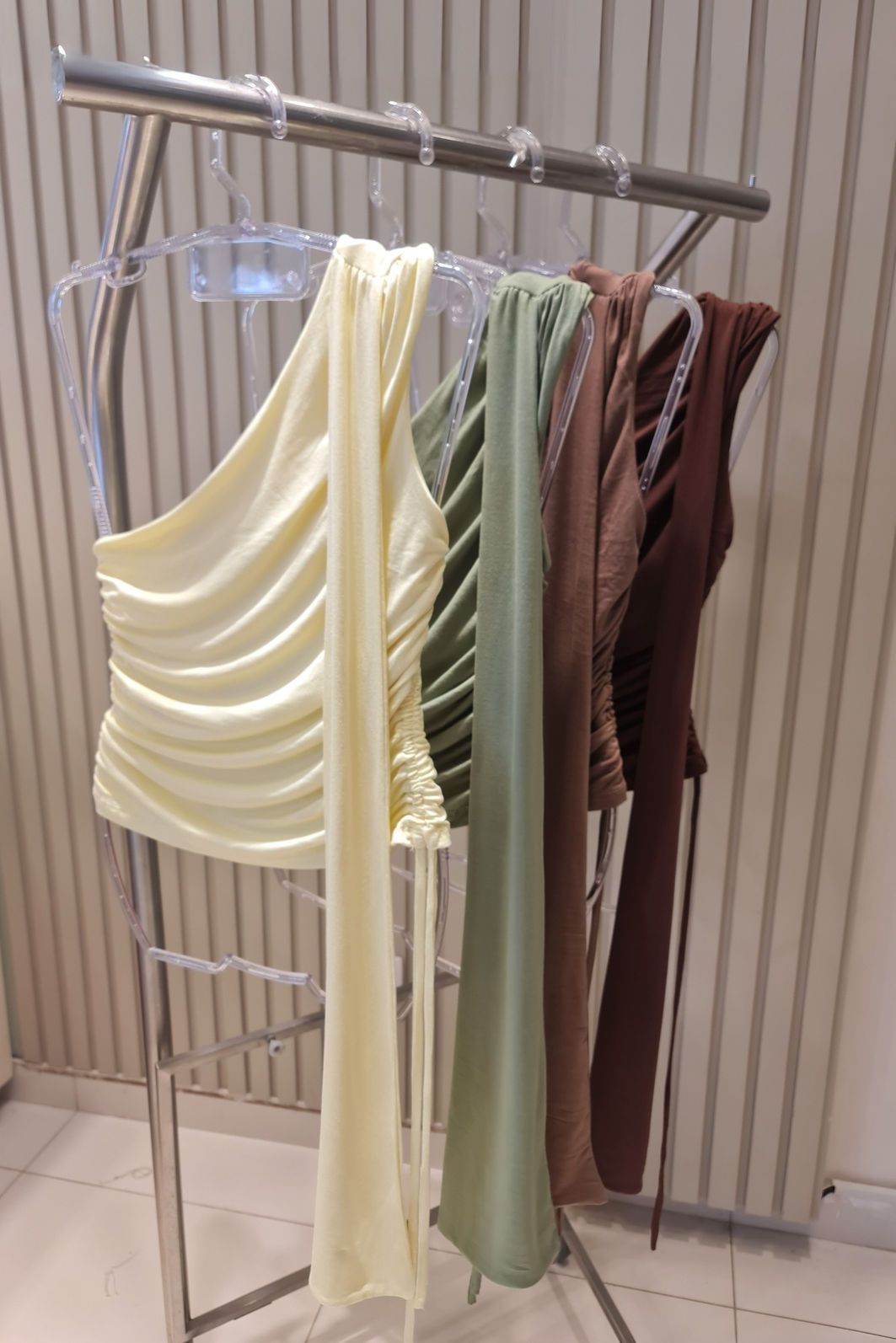 Blusa 1 Ombro com Drapeada com Faixa Estilosa 4 Cores