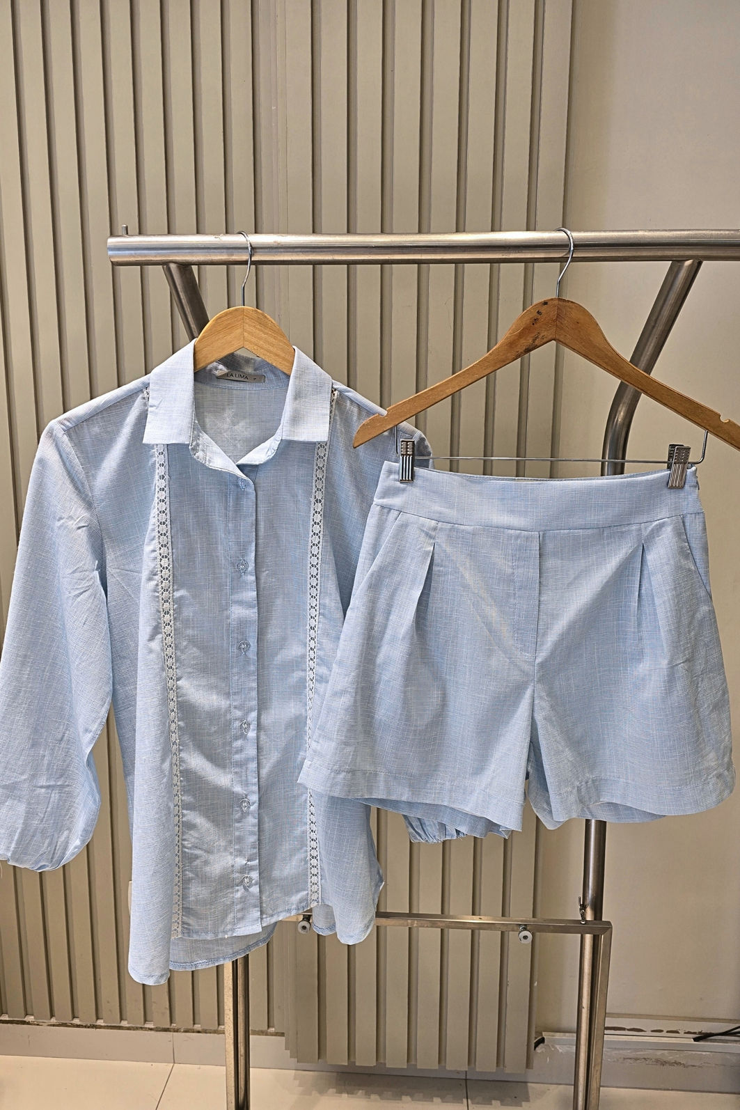 Camisa 100% Algodão Chambrei com Renda 2 Cores Camisa 100% Algodão Chambrei com Renda 2 Cores