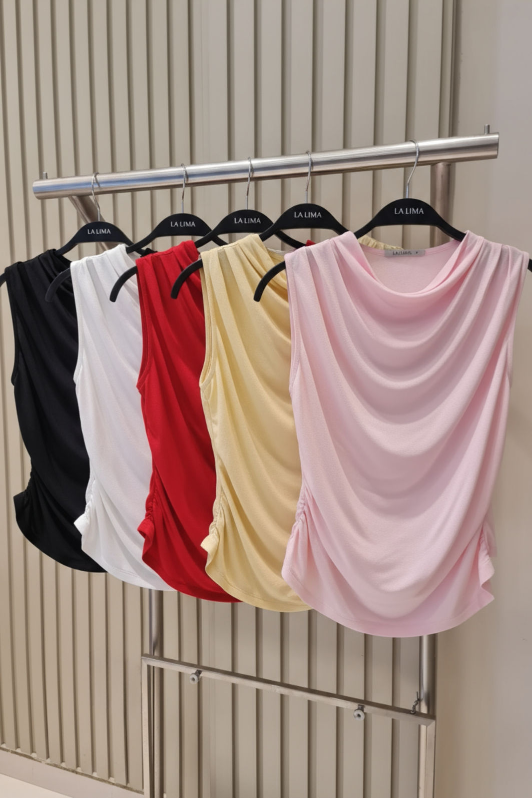 Regata Gola Alta Fluida Drapeada 3 Cores Regata Gola Alta Fluida Drapeada 3 Cores