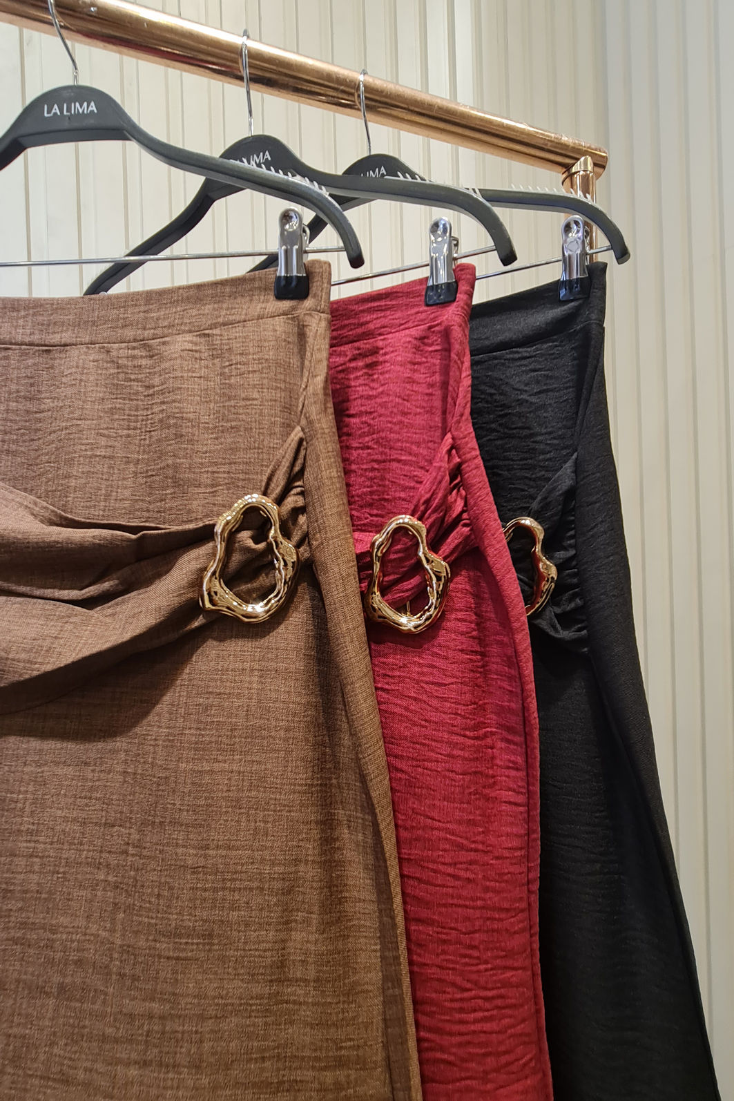 Saia Longa Sereia com Drapeado e Fivela Orgânica Saia Longa Sereia com Drapeado e Fivela Orgânica