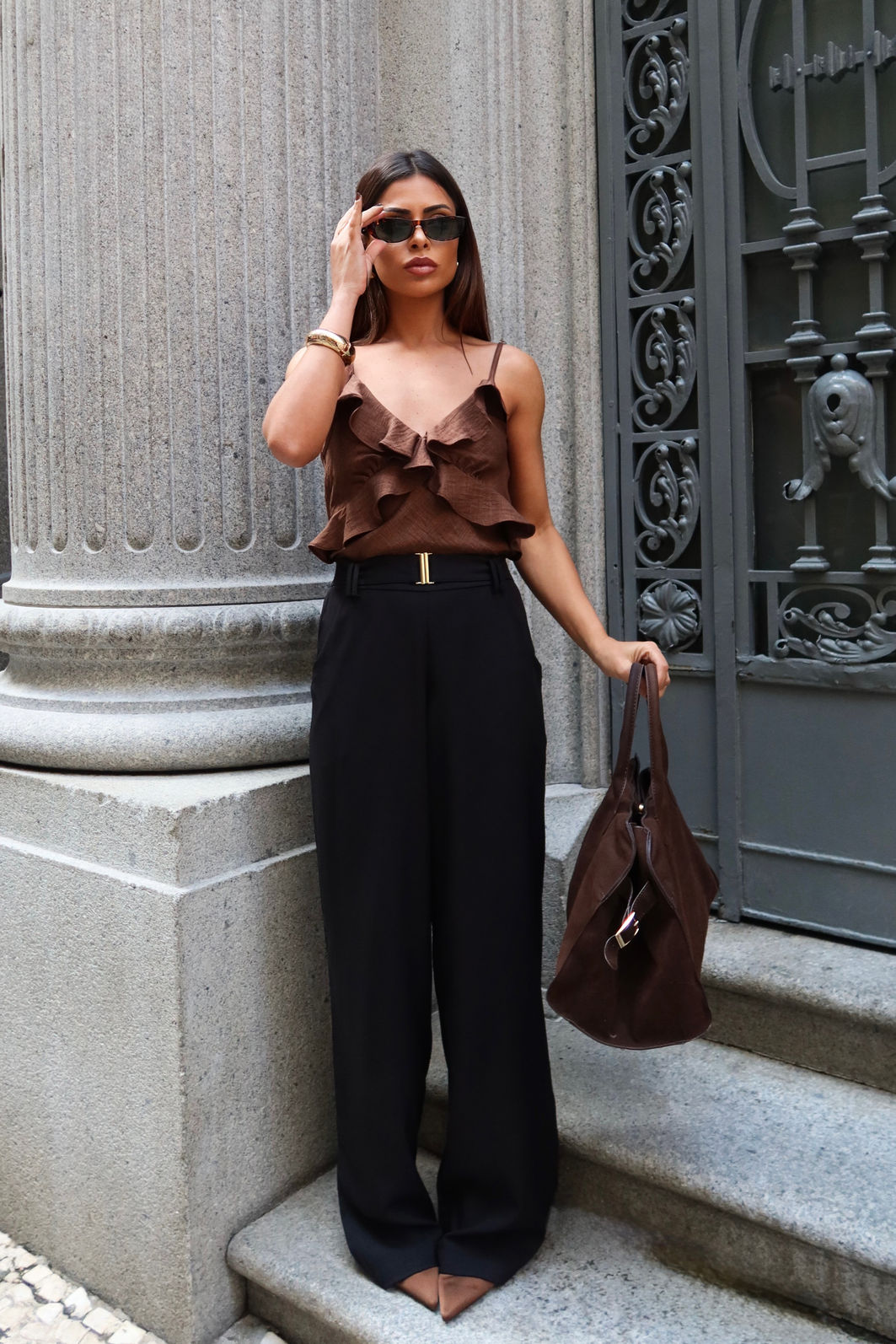 Calça Alfaiataria Cinto e Fivela Dourada 2 Cores