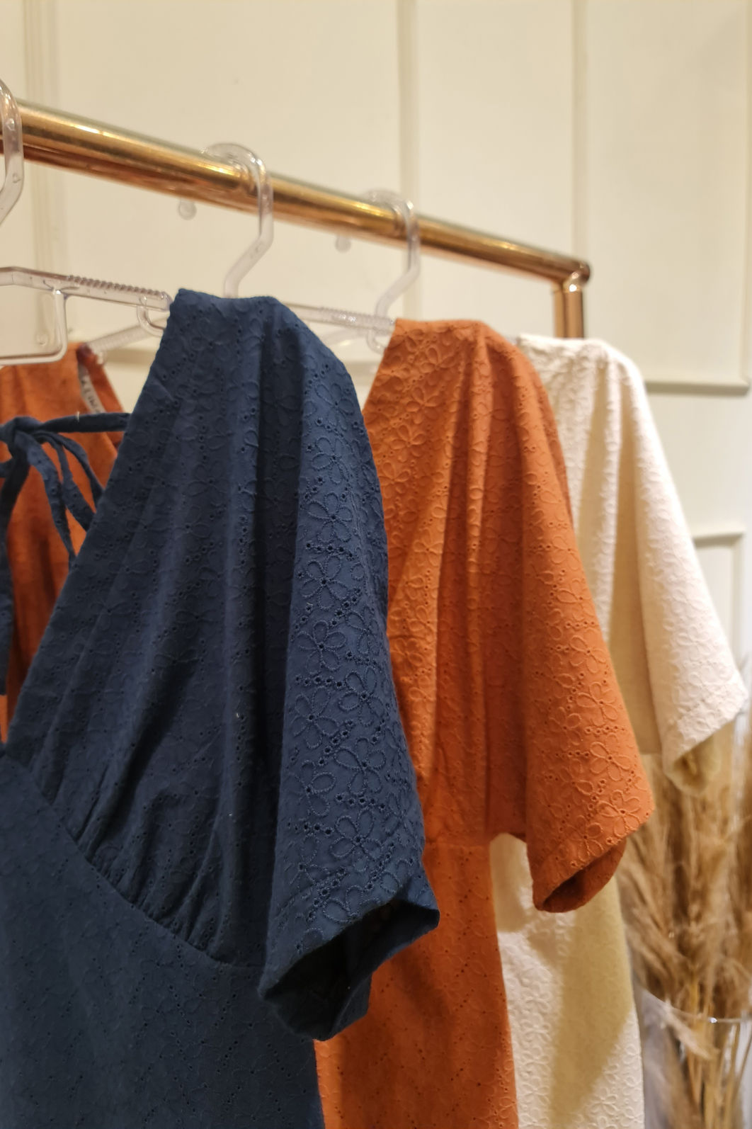 Vestido de Laise Bordado com Manga 3 Cores Vestido de Laise Bordado com Manga 3 Cores