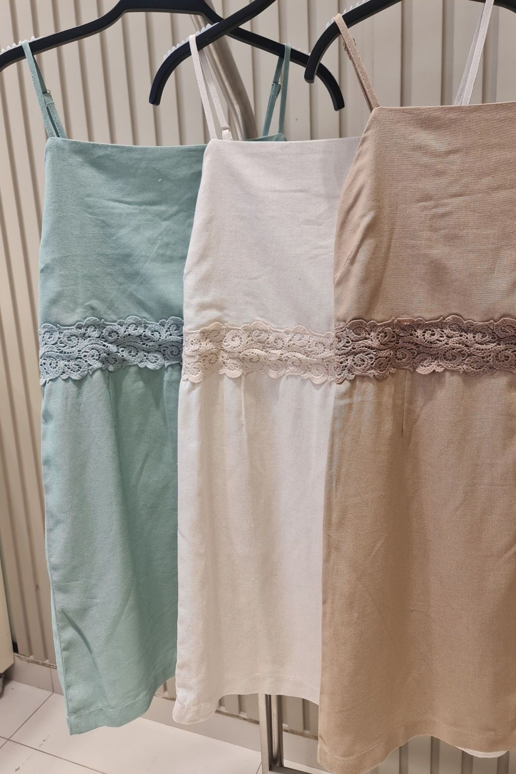 Vestido de Linho com Renda 3 Cores Vestido de Linho com Renda 3 Cores