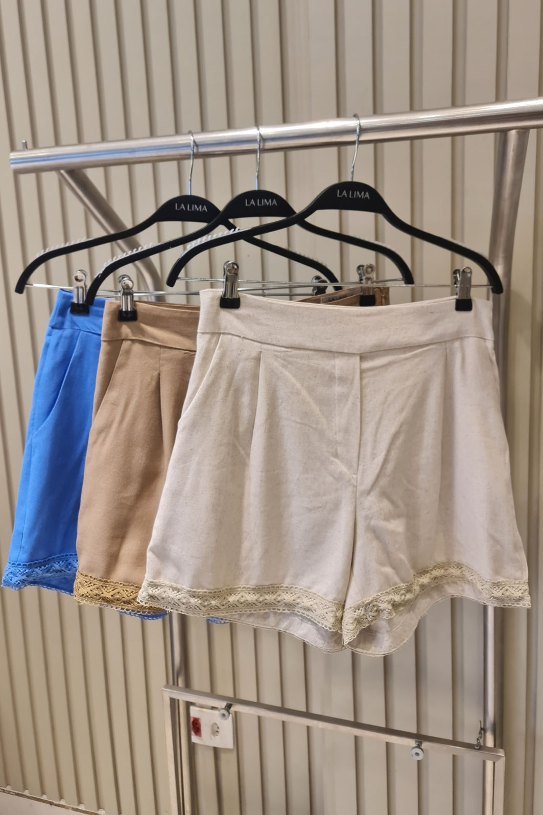 Bermuda de Linho com Renda 3 Cores