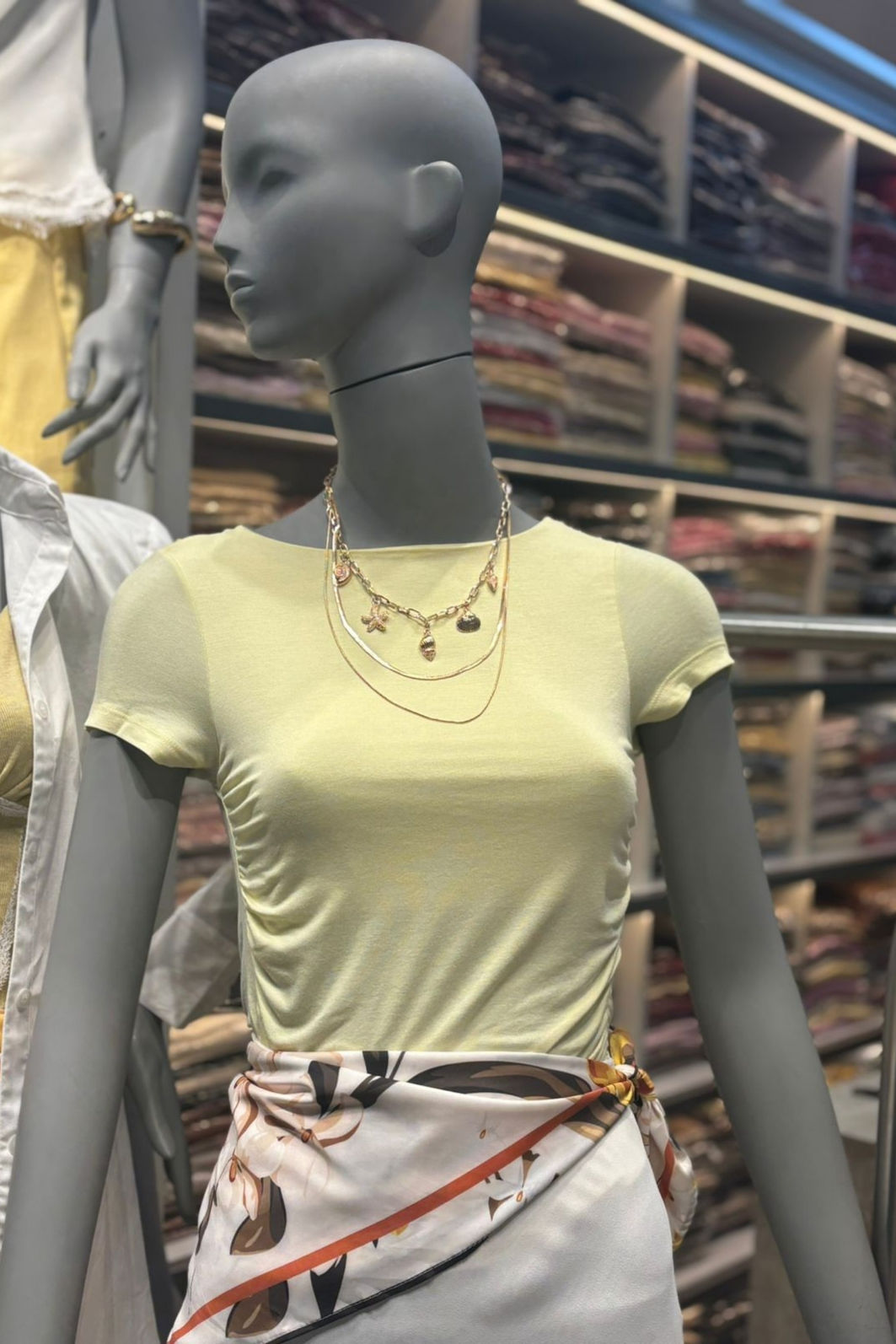 Blusa Manga com Decote Caído nas Costas 4 Cores Blusa Manga com Decote Caído nas Costas 4 Cores