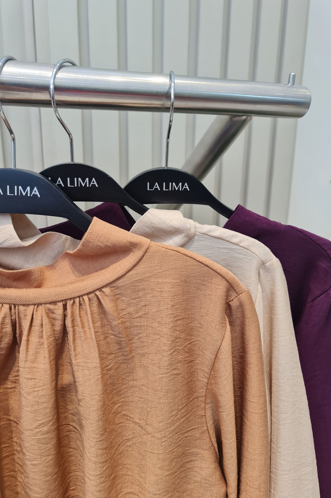 Bata Volume Babados Gola Alta 3 Cores Bata Volume Babados Gola Alta 3 Cores