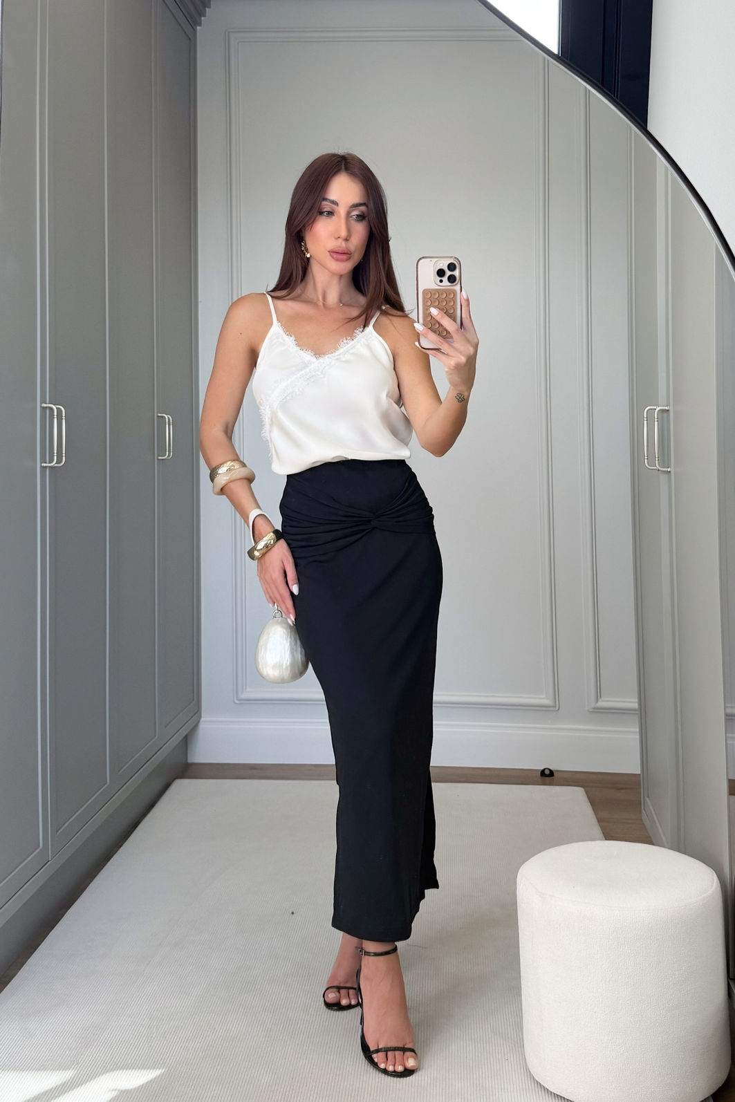 Blusa Assimétrica com Renda Chantilly 2 Cores