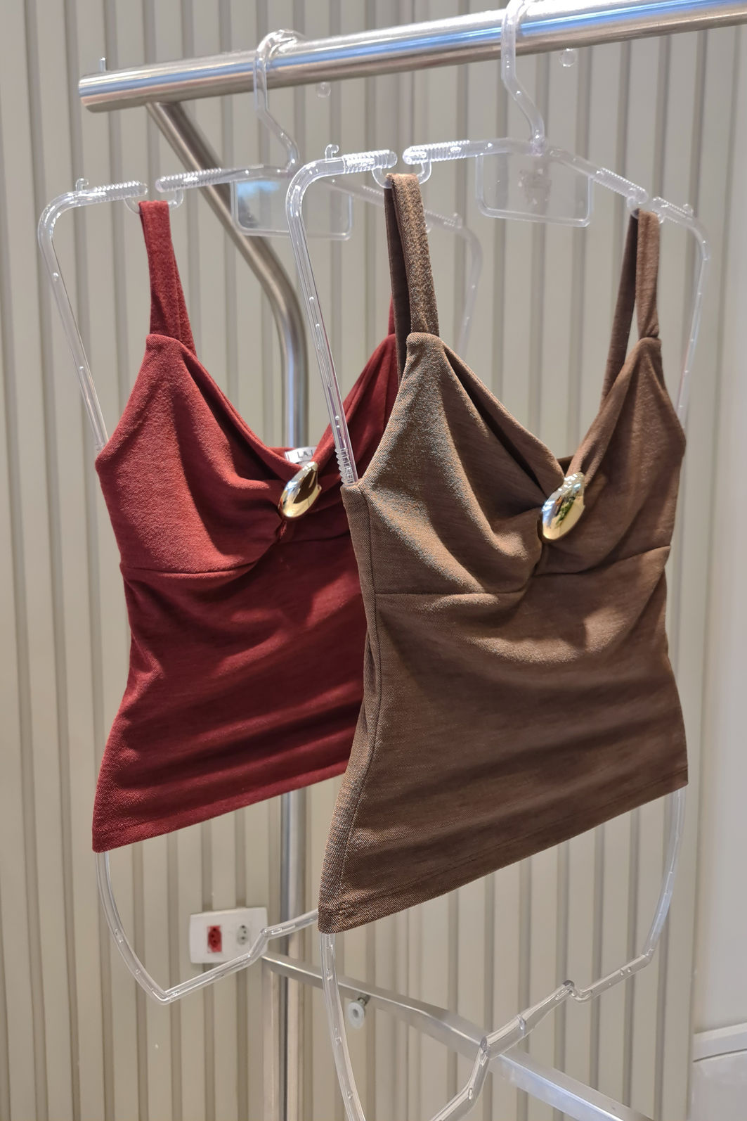 Blusa Alças Largas Pigente Frontal  2 Cores