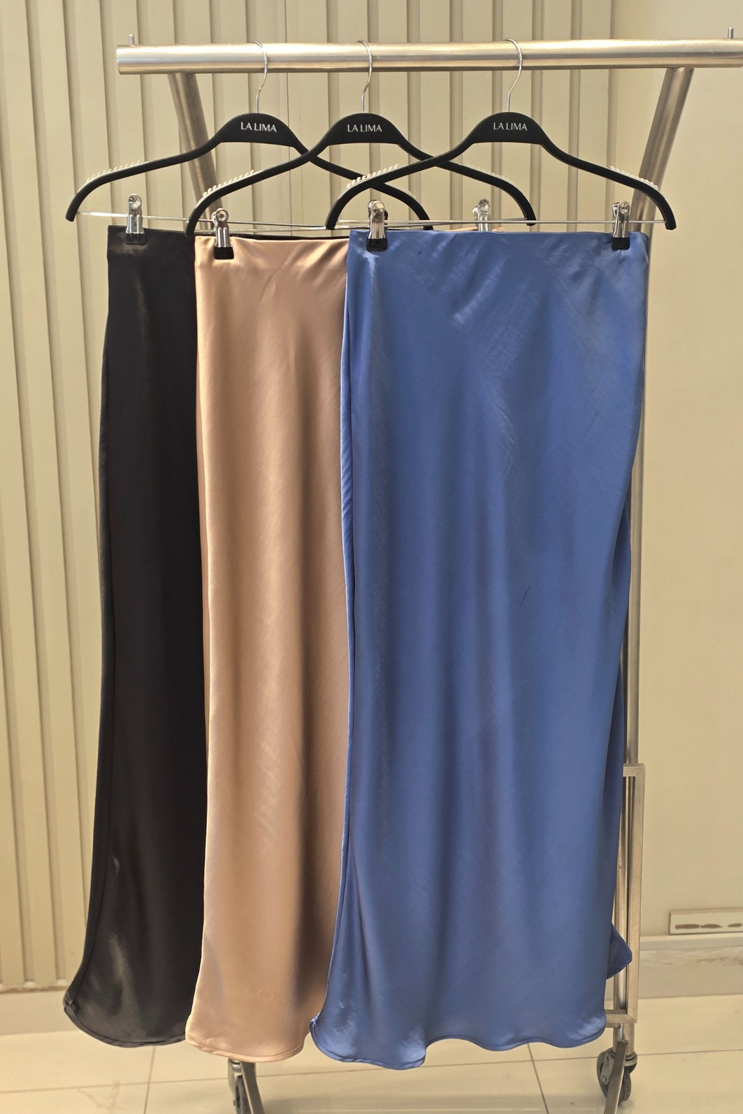 Saia Sereia Cetim Encorpado 3 Cores Saia Sereia Cetim Encorpado 3 Cores