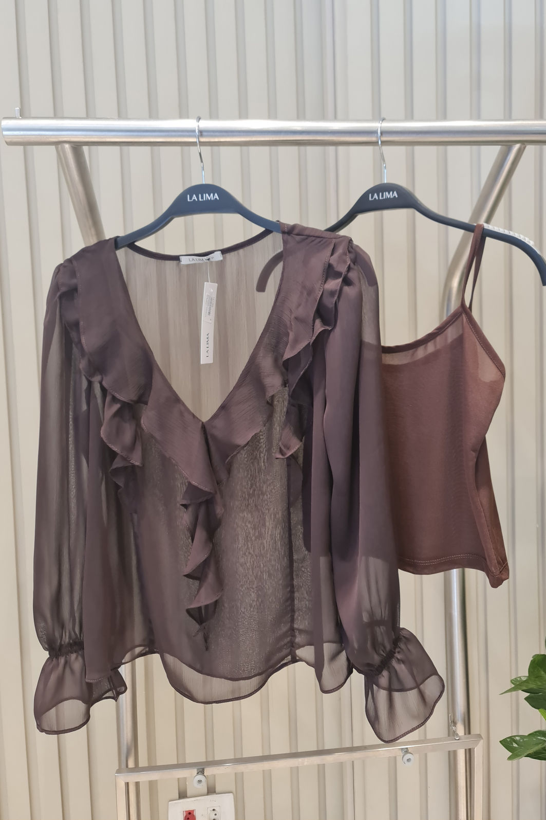 Bata Manga Longa Babados com Blusa Forro Marrom