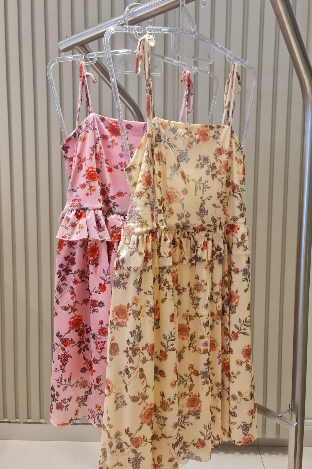 Vestido de Tule Floral  e Alças para Amarração 2 Cores