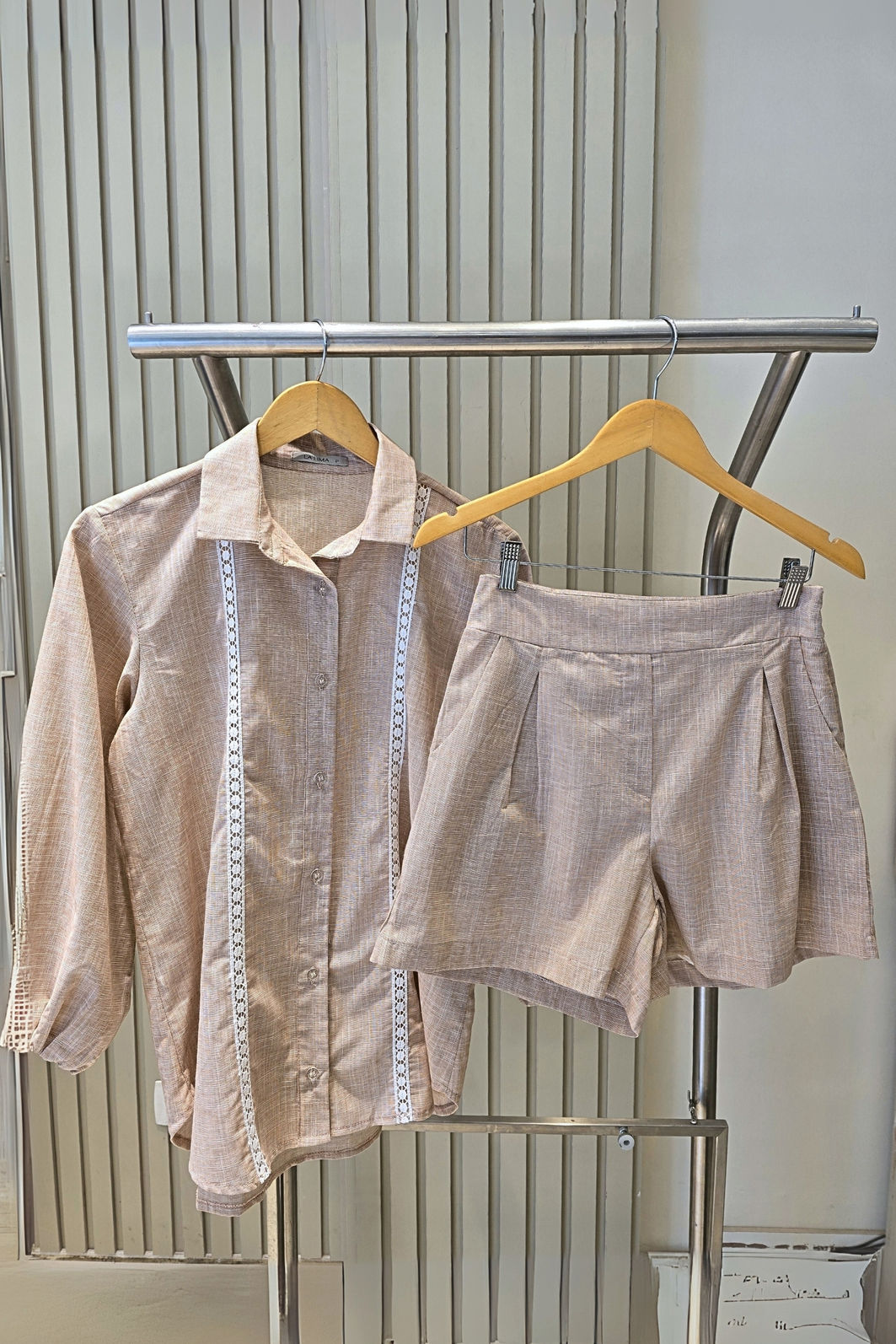 Camisa 100% Algodão Chambrei com Renda 2 Cores Camisa 100% Algodão Chambrei com Renda 2 Cores