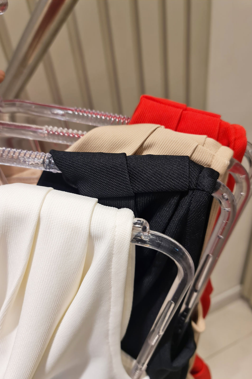 Blusa Ombro Caído com Pregas 4 Cores Blusa Ombro Caído com Pregas 4 Cores