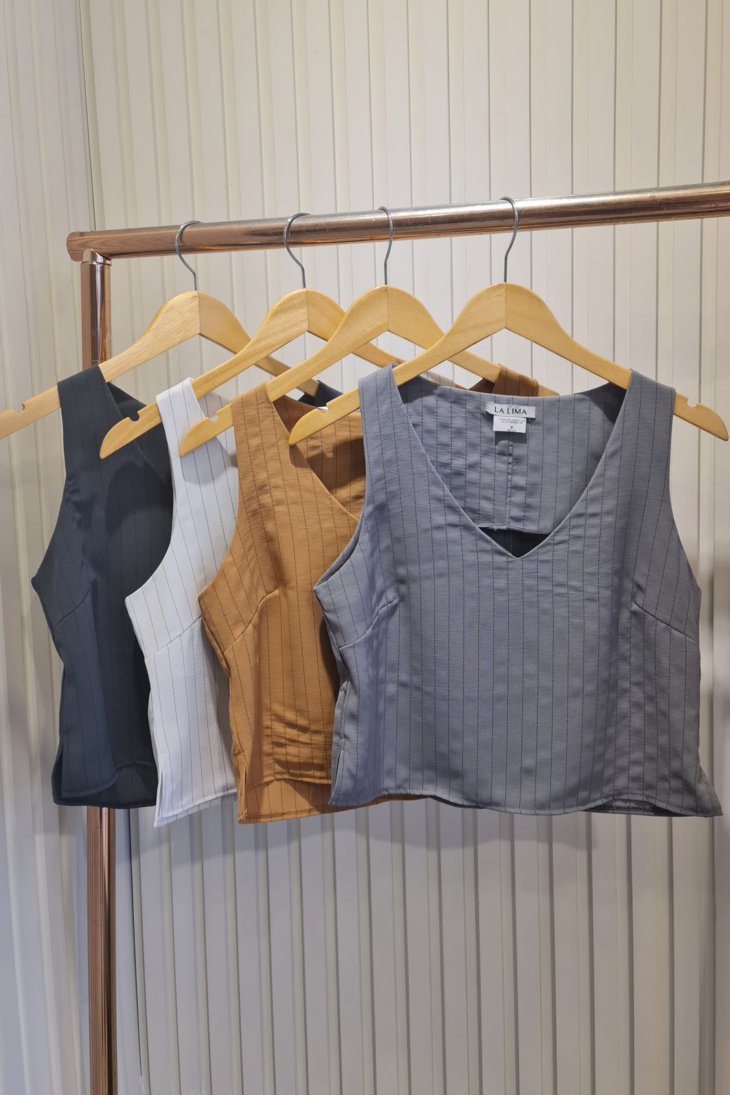 Regata Cropped Risca de Giz Fluida 4 Cores Regata Cropped Risca de Giz Fluida 4 Cores