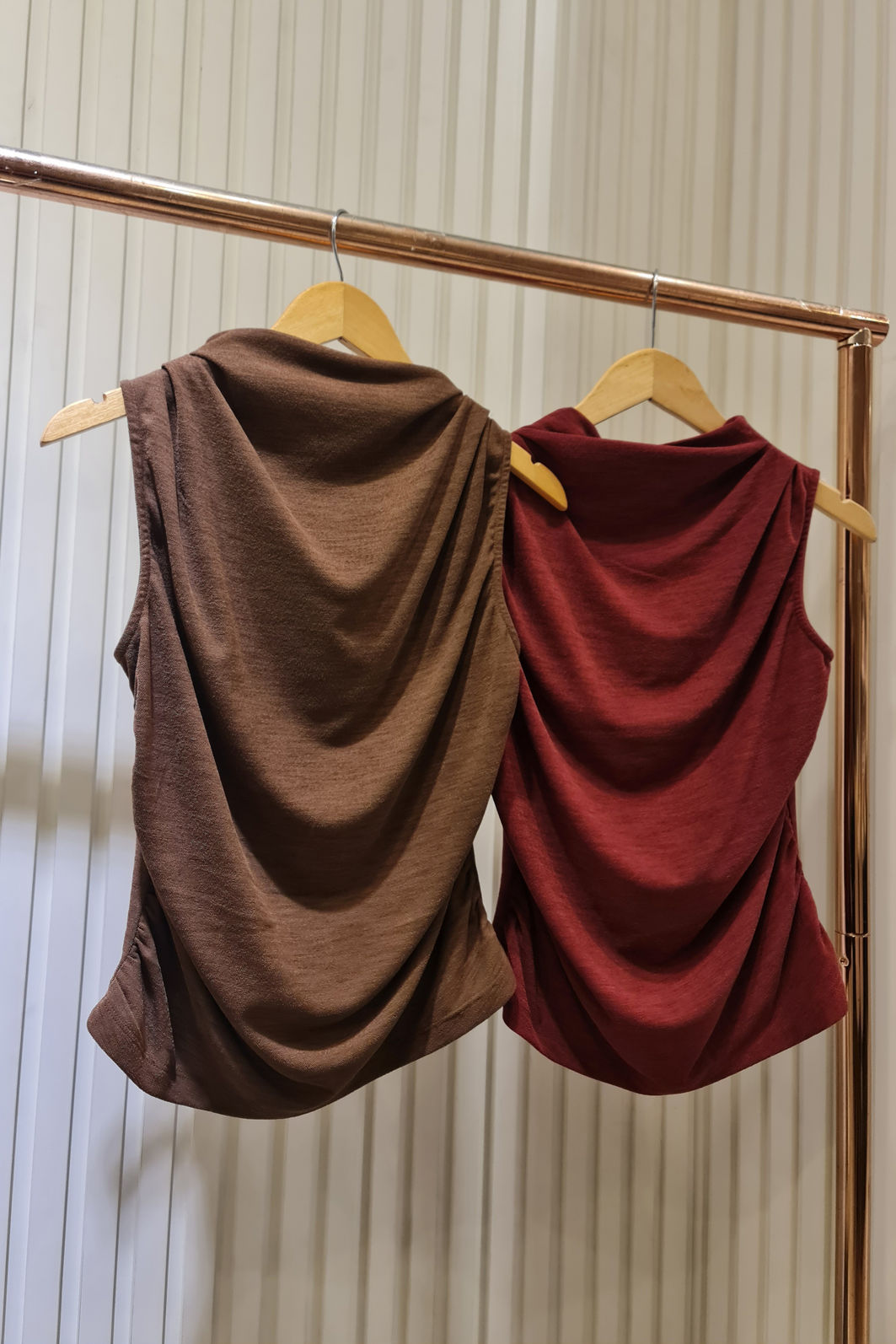 Blusa Gola Alta Drapeada Moletinho 2 Cores Blusa Gola Alta Drapeada Moletinho 2 Cores