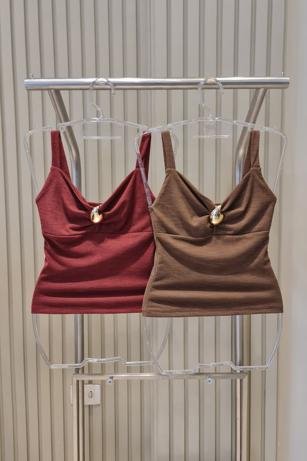 Blusa Alças Largas Pigente Frontal  2 Cores