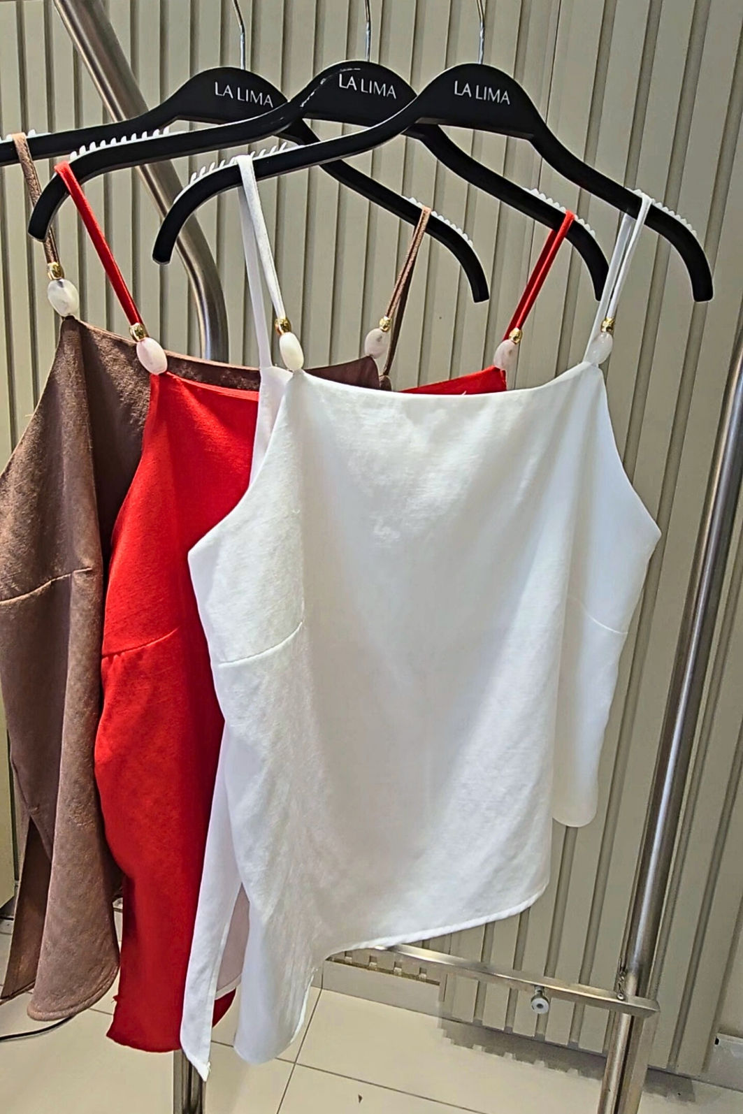 Alcinha Assimétrica Pingente 3 Cores Alcinha Assimétrica Pingente 3 Cores