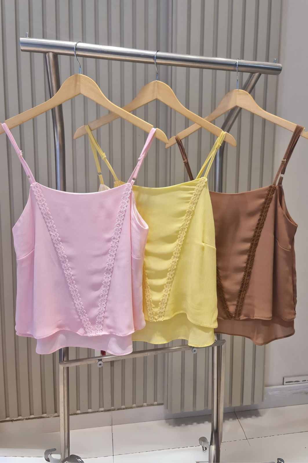 Blusa de Alça com Renda Chiffon Forrada 3 Cores