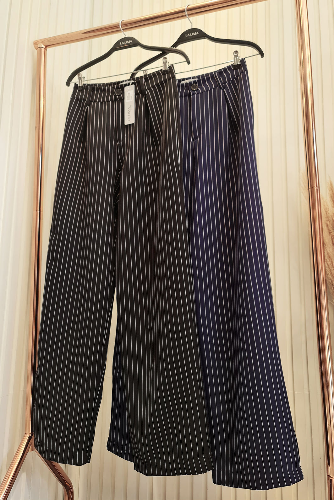 Calça Pantalona Risca de Giz Alfaiataria 2 Cores Calça Pantalona Risca de Giz Alfaiataria 2 Cores