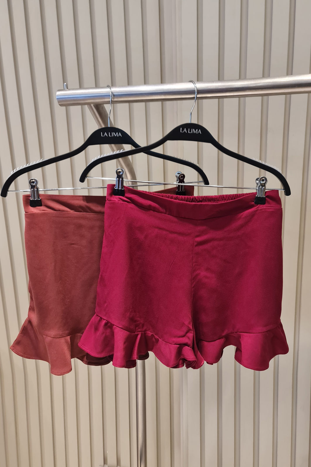 Shorts Fluido Babados com Bolsos 2 Cores