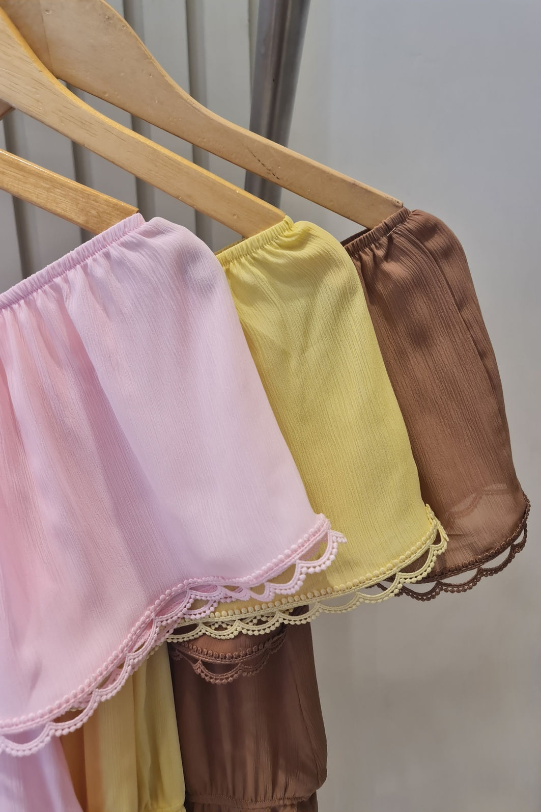 Vestido Ombro a Ombro com Renda 3 Cores