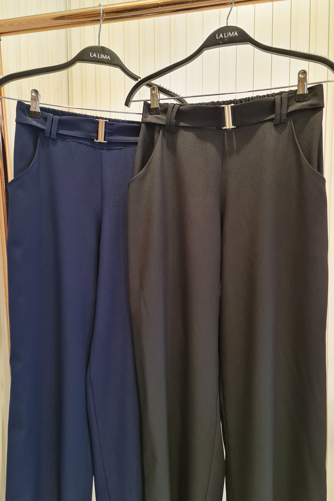 Calça Alfaiataria Cinto e Fivela Dourada 2 Cores