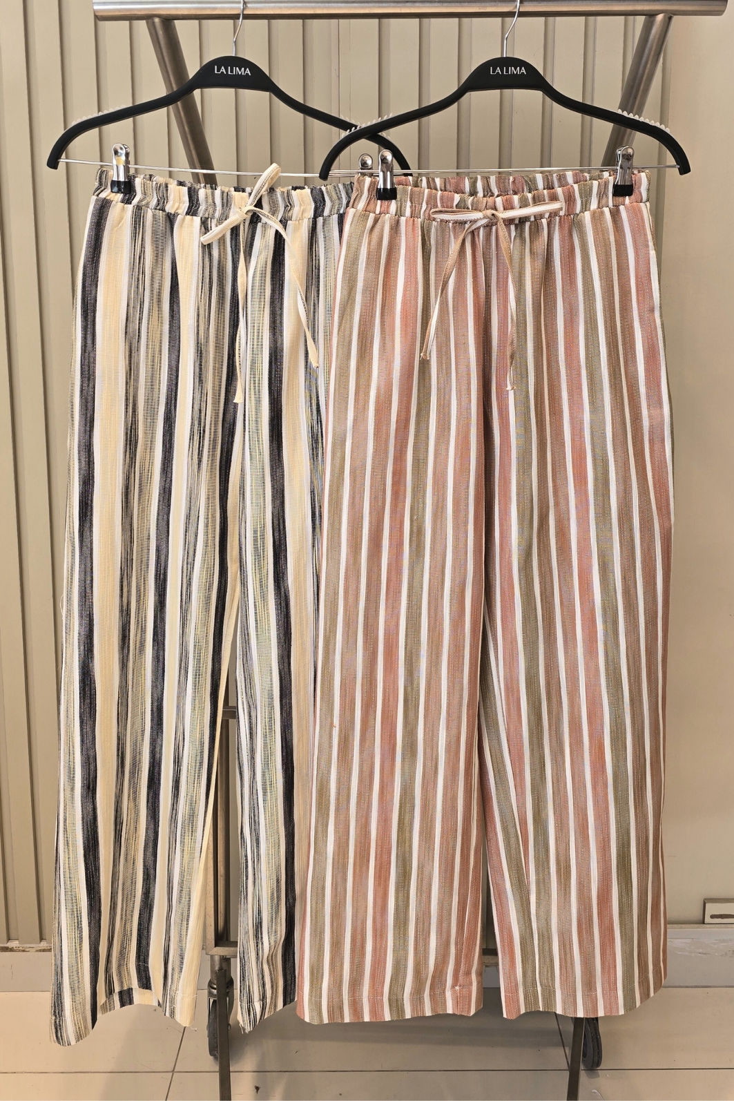 Calça Linho Listras com Cós de Elástico 2 Cores Calça Linho Listras com Cós de Elástico 2 Cores