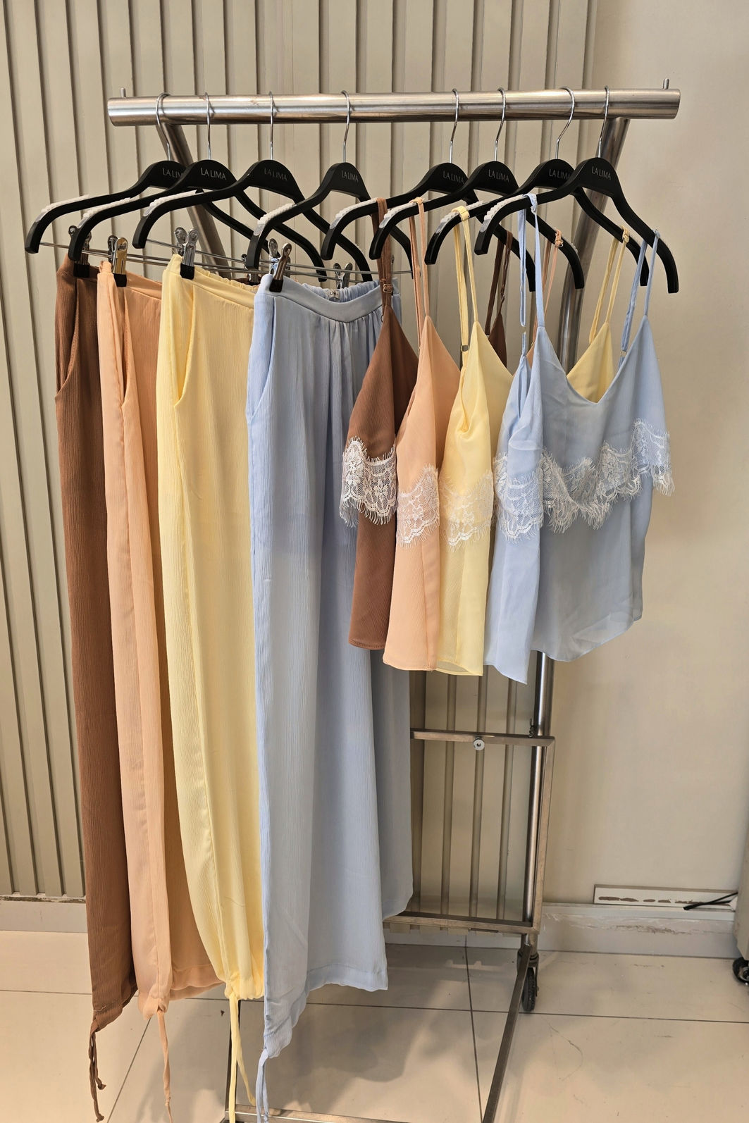 Calça Pantalona Aladim com Barra Ajustável 4 cores Calça Pantalona Aladim com Barra Ajustável 4 cores