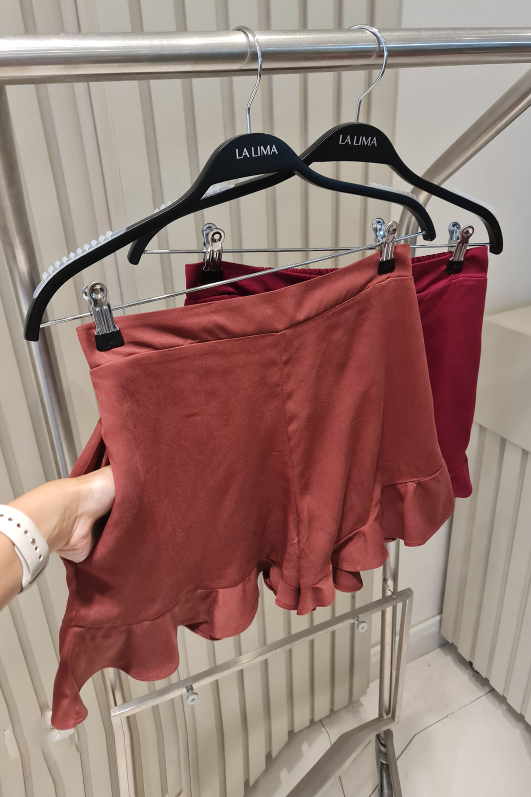 Shorts Fluido Babados com Bolsos 2 Cores